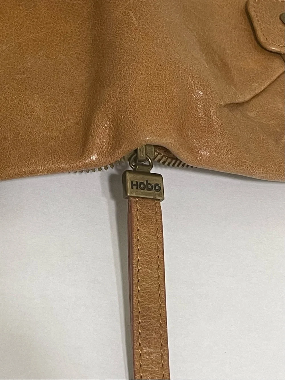 Hobo Tan Leather Wristlet Wallet Zip Around Multi Pockets Zip Pocket Neutral